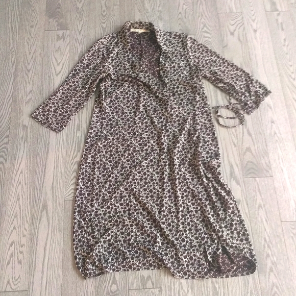 Beautiful dress by Studio🌸🌼🍀 - Picture 1 of 16